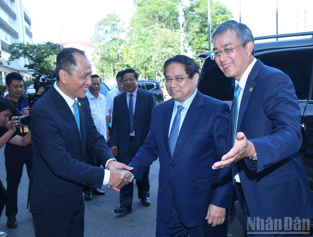 Thủ tướng Phạm Minh Chính tới thăm và làm việc tại trụ sở Tổng công ty Hàng không Việt Nam. (Ảnh: TRẦN HẢI) ndo_br_a1.jpg
