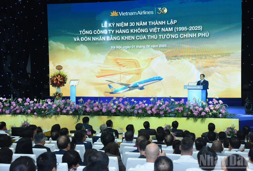 Quang cảnh buổi lễ. (Ảnh: TRẦN HẢI) ndo_br_a9.jpg