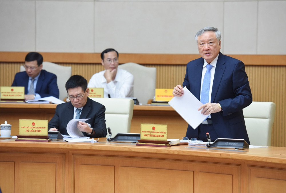Phó Thủ tướng Thường trực Chính phủ Nguyễn Hoà Bình phát biểu ý kiến tại phiên họp. (Ảnh: TRẦN HẢI) e5.jpg