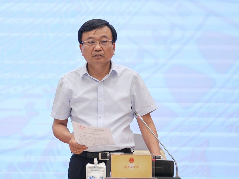 Thứ trưởng Xây dựng Nguyễn Danh Huy thông tin tới báo chí về phương án bỏ giấy phép xây dựng đối với các công trình, nhà ở của người dân. (Ảnh: VGP) bxd.jpg