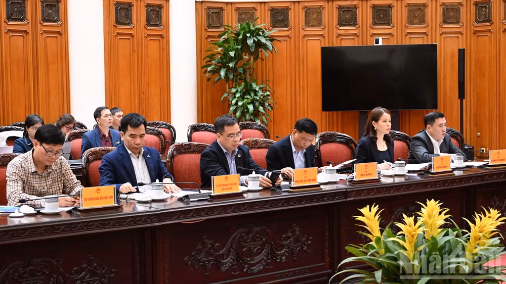 Lãnh đạo các bộ, ngành tham dự cuộc họp. (Ảnh: TRẦN HẢI)