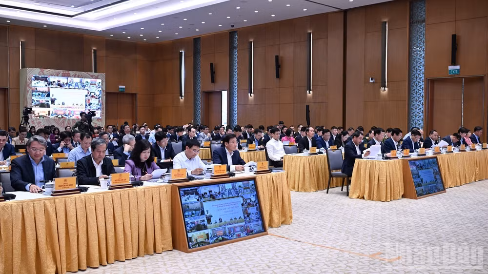 Lãnh đạo các bộ, ngành Trung ương, các đại biểu tham dự phiên họp. (Ảnh: TRẦN HẢI)