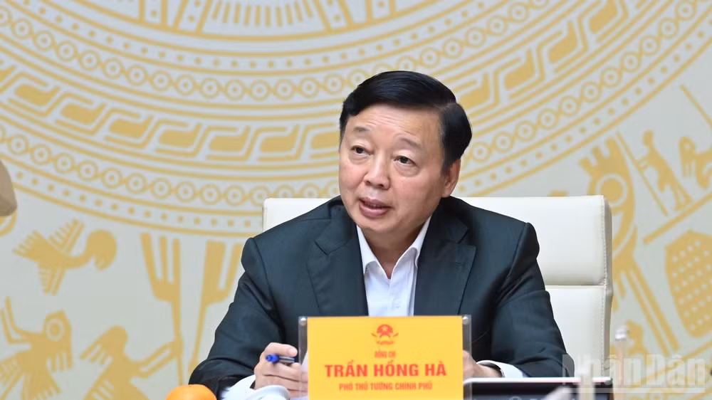 Phó Thủ tướng Trần Hồng Hà phát biểu ý kiến tại phiên họp. (Ảnh: TRẦN HẢI)