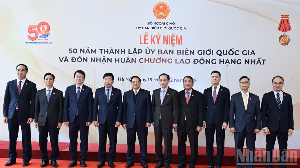 Thủ tướng Phạm Minh Chính cùng lãnh đạo Bộ Ngoại giao, Ủy ban Biên giới quốc gia tại Lễ kỷ niệm. (Ảnh: TRẦN HẢI)