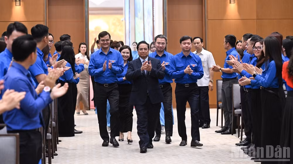 Thủ tướng Chính phủ Phạm Minh Chính tới dự cuộc gặp mặt các Gương mặt trẻ Việt Nam tiêu biểu, triển vọng và cán bộ Đoàn tiêu biểu. (Ảnh: Trần Hải)