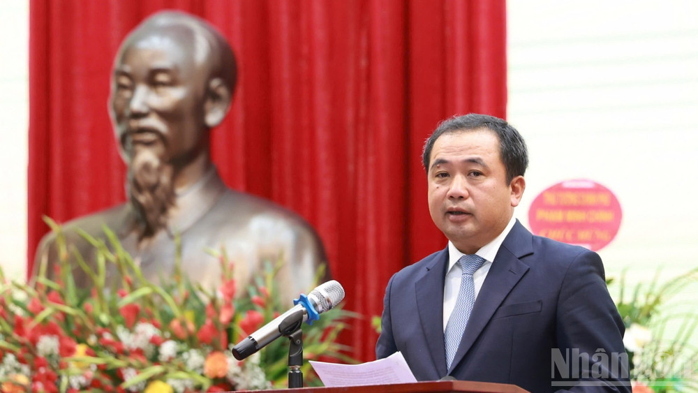 Quyền Bộ trưởng Nông nghiệp và Môi trường Trần Đức Thắng phát biểu ý kiến tại buổi lễ. Quyền Bộ trưởng Nông nghiệp và Môi trường Trần Đức Thắng phát biểu ý kiến tại buổi lễ.