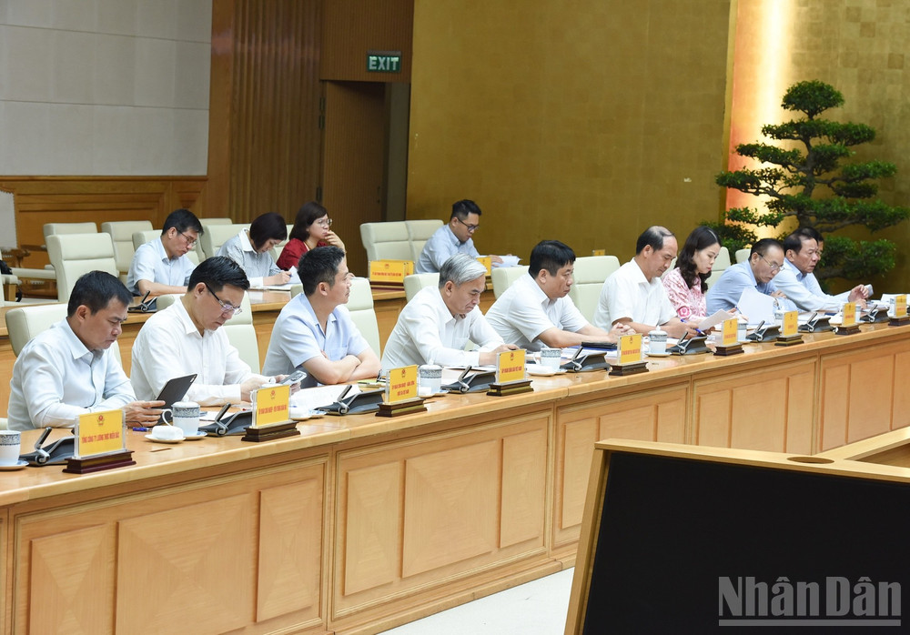 Lãnh đạo các bộ, ngành, cơ quan, đơn vị tham dự cuộc họp. (Ảnh: TRẦN HẢI) ndo_br_b2.jpg