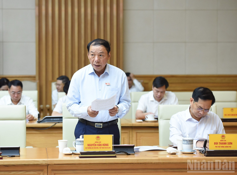 Bộ trưởng Văn hóa, Thể thao và Du lịch Nguyễn Văn Hùng phát biểu ý kiến tại cuộc họp (Ảnh: Trần Hải). ndo_br_a1.jpg