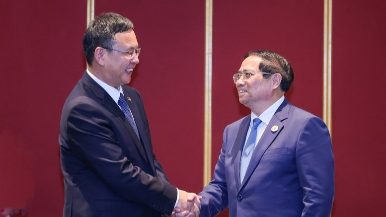 Thủ tướng Phạm Minh Chính tiếp ông Trần Văn Kiện, Chủ tịch Hội đồng quản trị Tập đoàn Đường sắt Trung Quốc (CREC). Ảnh: VGP/NHẬT BẮC