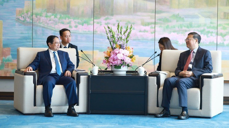 Thủ tướng Phạm Minh Chính nhấn mạnh muốn trao đổi, chia sẻ kinh nghiệm với Thượng Hải trong việc phát triển kinh tế Nhà nước, phát triển trung tâm tài chính quốc tế, các khu thương mại tự do. (Ảnh: VGP/Nhật Bắc) th2-9348.jpg