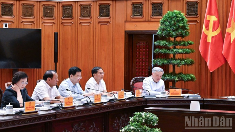 Các thành viên Chính phủ tham dự cuộc họp. (Ảnh: TRẦN HẢI) ndo_br_c5-5259.jpg
