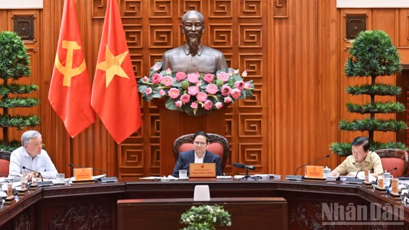 Thủ tướng Chính phủ Phạm Minh Chính chủ trì cuộc họp của Ban Thường vụ Đảng ủy Chính phủ. (Ảnh: TRẦN HẢI)