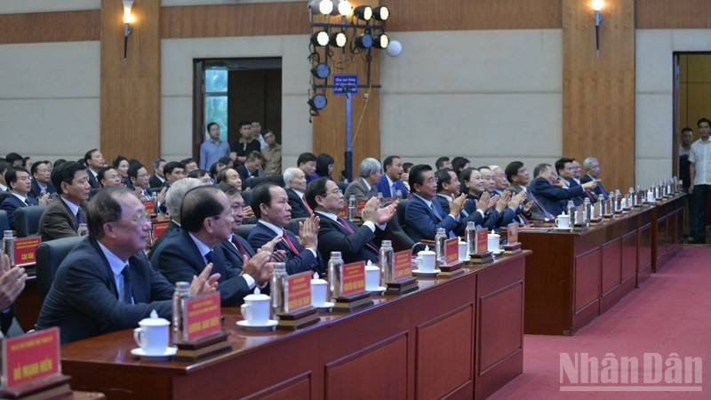 Thủ tướng Phạm Minh Chính và các đồng chí lãnh đạo, đại biểu dự Lễ công bố. (Ảnh: THANH GIANG) ndo_br_ab3-3583.jpg