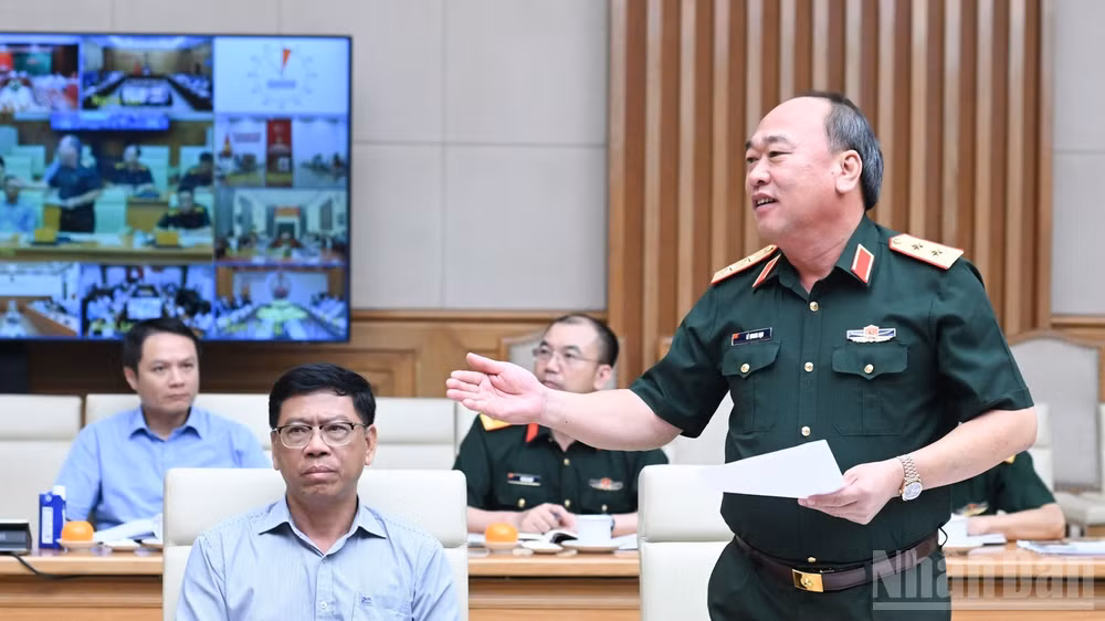 ndo_br_trung-tuong-le-quang-dao-pho-tong-tham-muu-truong-quan-doi-nhan-dan-viet-nam-phat-bieu-y-kien-tai-phien-hop-anh-tran-hai-3406.jpg