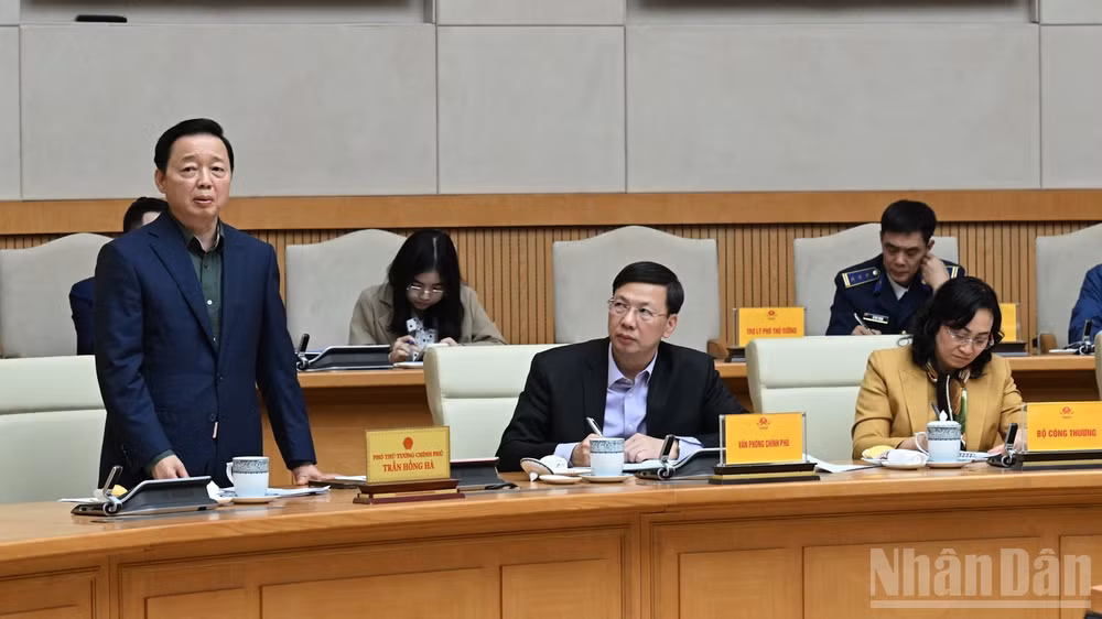 Phó. Thủ tướng Chính phủ Trần Hồng Hà phát biểu ý kiến tại phiên họp. (Ảnh: Trần Hải)