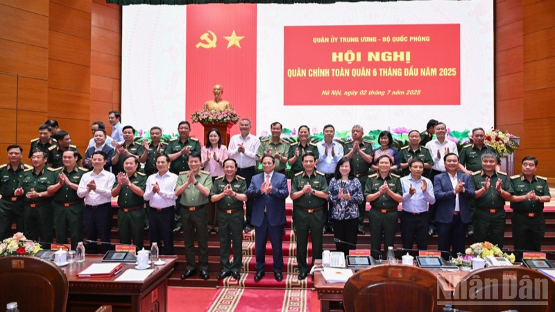 Thủ tướng Phạm Minh Chính và các đại biểu tham dự Hội nghị. (Ảnh: TRẦN HẢI) ndo_br_a6-963.jpg