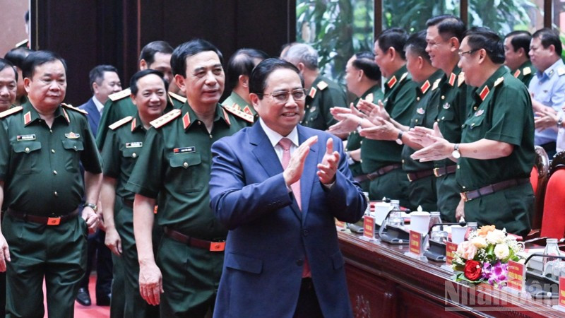 Thủ tướng Phạm Minh Chính tới dự Hội nghị Quân chính toàn quân 6 tháng đầu năm 2025. (Ảnh: TRẦN HẢI) ndo_br_a3-4912.jpg