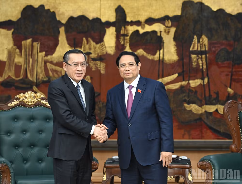 Thủ tướng Chính phủ Phạm Minh Chính và Bộ trưởng Lao động và Phúc lợi Lào Phosay Sayasone. (Ảnh: TRẦN HẢI) 