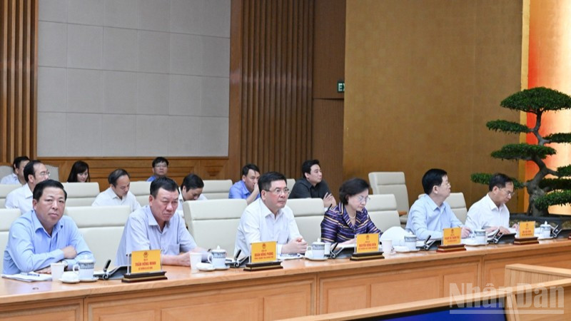 Các thành viên Chính phủ tham dự hội nghị. (Ảnh: Trần Hải). ndo_br_a3-3195.jpg