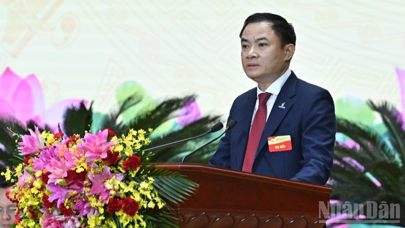 Phó Bí thư Đảng ủy, Tổng Giám đốc Tập đoàn Công nghiệp-Năng lượng Quốc gia Việt Nam Lê Ngọc Sơn trình bày báo cáo chính trị tại Đại hội. (Ảnh: Trần Hải) Phó Bí thư Đảng ủy, Tổng Giám đốc Tập đoàn Công nghiệp-Năng lượng Quốc gia Việt Nam Lê Ngọc Sơn trình bày báo cáo chính trị tại Đại hội. (Ảnh: Trần Hải)
