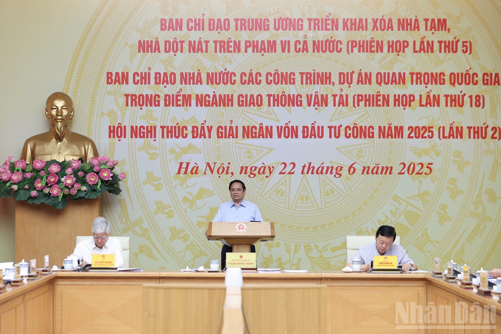 Thủ tướng Chính phủ Phạm Minh Chính phát biểu ý kiến tại phiên họp. (Ảnh: TRẦN HẢI)