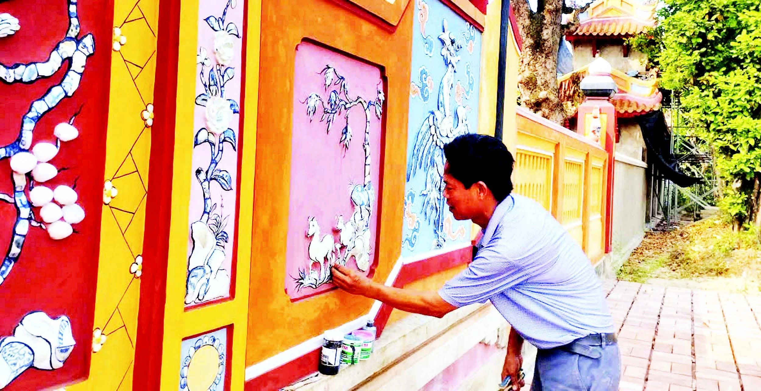 Nghệ Nhân Huế: Bàn Tay Hồi Sinh Di Sản Sơn Son Thếp Vàng Triều Nguyễn