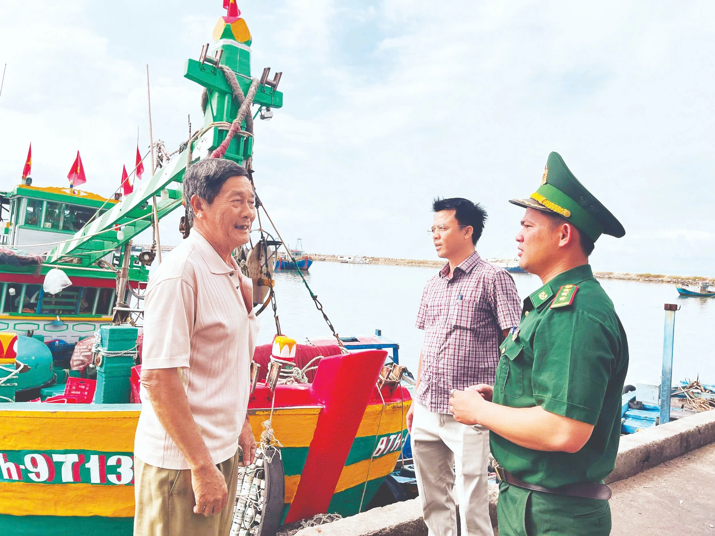 Nỗ lực vận động bầu cử tại vùng núi và ven biển: Từ nhà sàn đến tàu cá