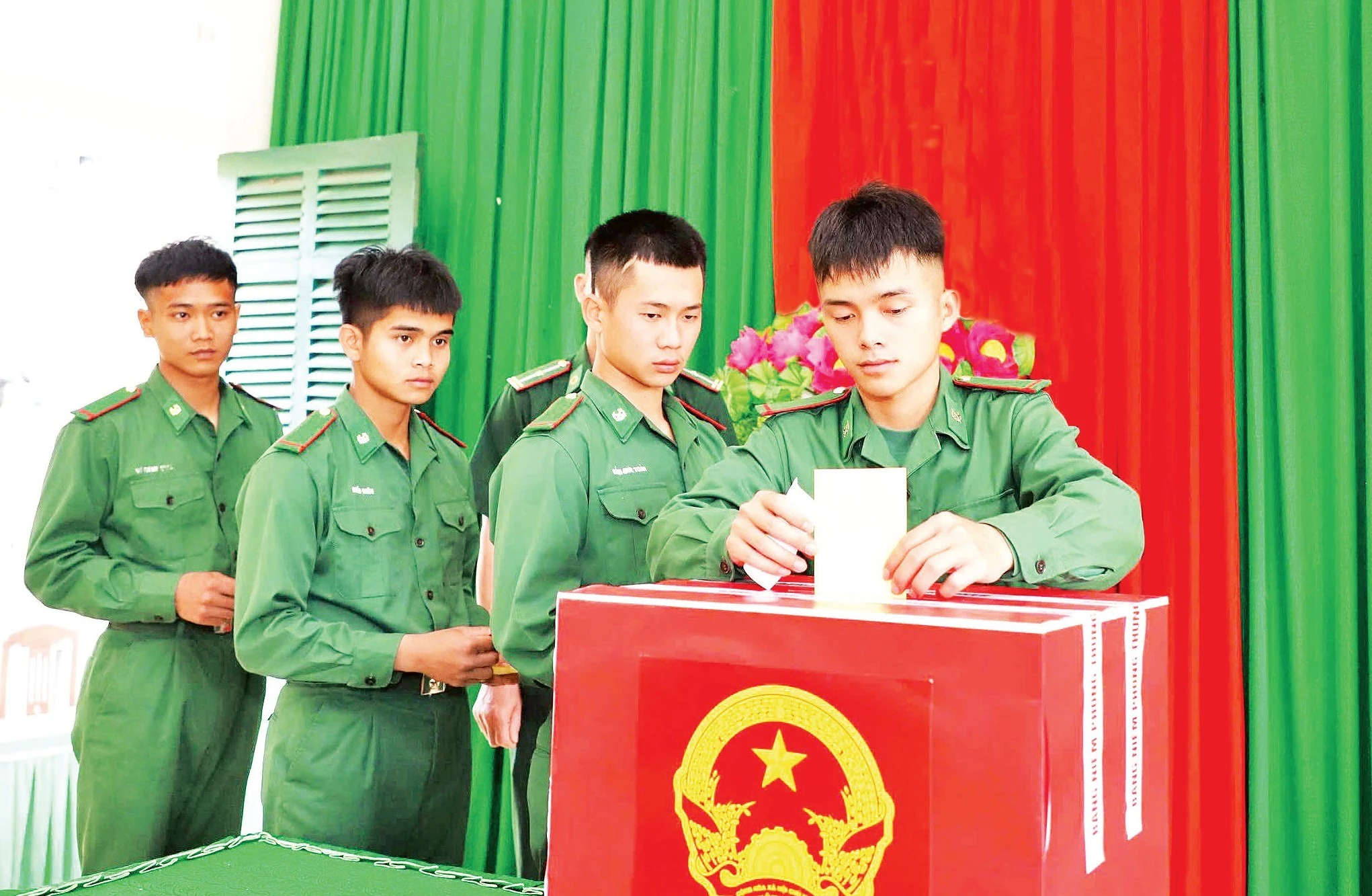 Cử Tri Lực Lượng Vũ Trang Và Vùng Sâu Xa Thực Hiện Quyền Bầu Cử Sớm