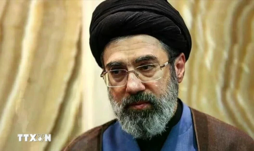 Đại Giáo Chủ Iran Ra Thông Điệp Đầu Tiên, Kêu Gọi Phong Tỏa Eo Biển Hormuz