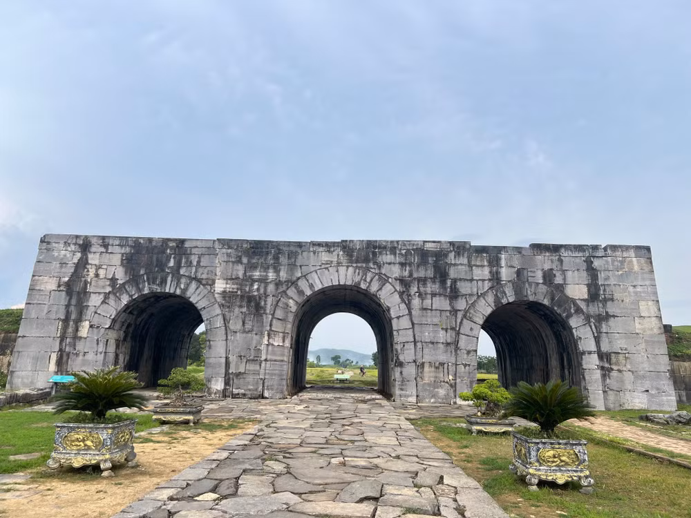 Cổng phía nam Thành nhà Hồ.