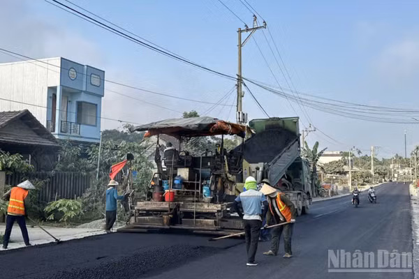 Thi công Quốc lộ 14E đoạn qua xã Hiệp Đức (thành phố Đà Nẵng), ngày 31/3/2026.