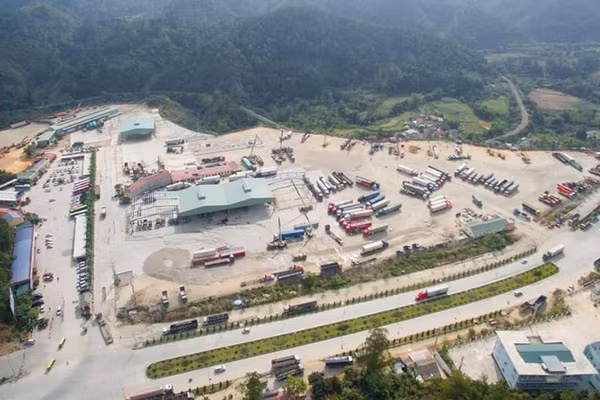 Toàn cảnh cửa khẩu Hữu Nghị (xã Đồng Đăng, tỉnh Lạng Sơn).
