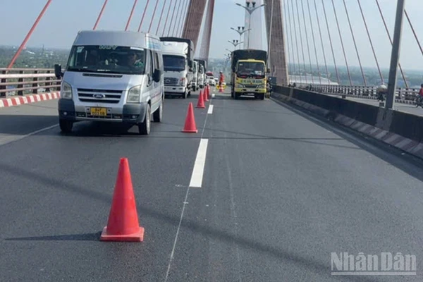 Dự án sửa chữa lớp phủ mặt cầu thép cầu Cần Thơ hoàn thành kịp thời phục vụ nhu cầu giao thông cao điểm trước, trong và sau Tết Nguyên đán của khu vực Đồng bằng sông Cửu Long.