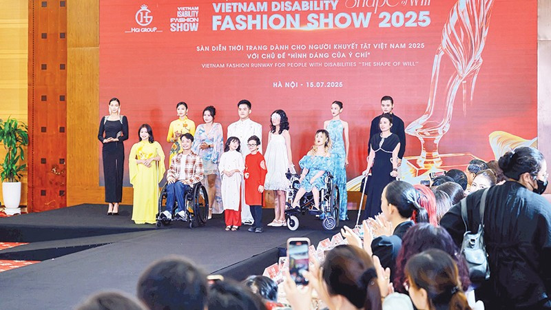 Một show diễn thời trang ấn tượng của người khuyết tật.
