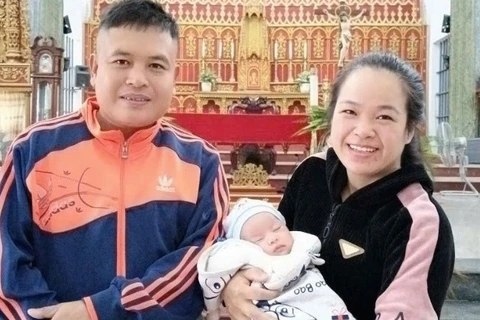 Vợ chồng chị Nguyễn Thị Ngọ (1990) và anh Trần Văn Nho (1987) ở Ninh Bình (Nam Định cũ) đón xuân đặc biệt khi đã có con sau hành trình săn con vô cùng vất vả. 