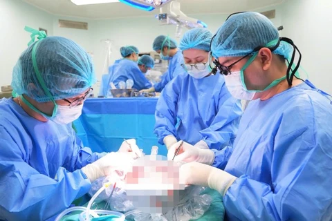 Tiến hành ca ghép tạng cho người bệnh.