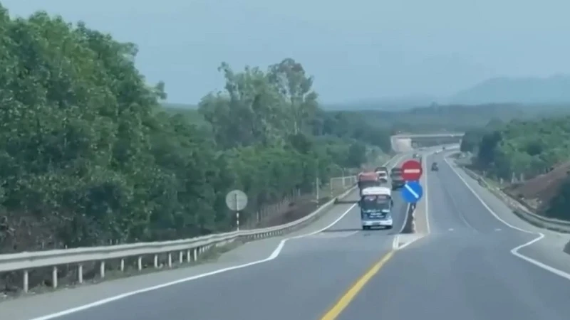 [Video] Mở rộng cao tốc Cam Lộ - La Sơn lên 4 làn xe, tổng mức đầu tư hơn 6.463 tỷ đồng