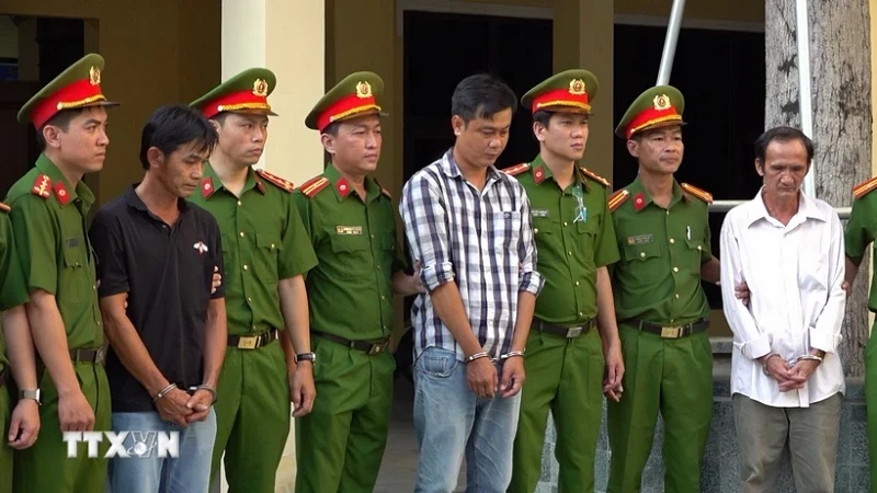 [Video] Vụ công ty Saigon Transco buôn lậu hàng triệu lít dầu: Khởi tố thêm 34 bị can