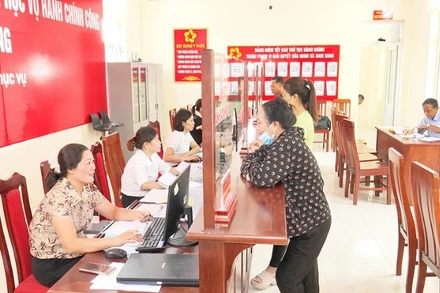 Trung tâm hành chính công xã Nam Xang tập trung giải quyết kịp thời các thủ tục hành chính phục vụ người dân.