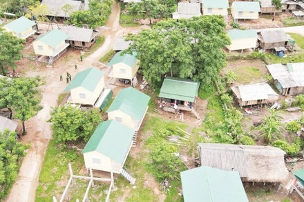 Những ngôi nhà mới vững chãi và ấm cúng đã làm thay đổi các bản làng vùng cao Quảng Trị.