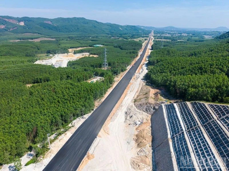 Doanh nghiệp đề xuất phương án khả thi đầu tư theo phương thức đối tác công-tư (PPP) mở rộng toàn tuyến cao tốc bắc-nam phía đông với tổng chiều dài khoảng 1.241km, từ 4 làn xe chưa hoàn chỉnh lên 6 làn xe hoàn chỉnh.