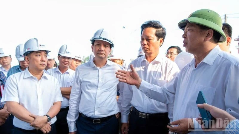 Giá xăng dầu tăng mạnh, các dự án hạ tầng giao thông đối mặt nguy cơ đình trệ