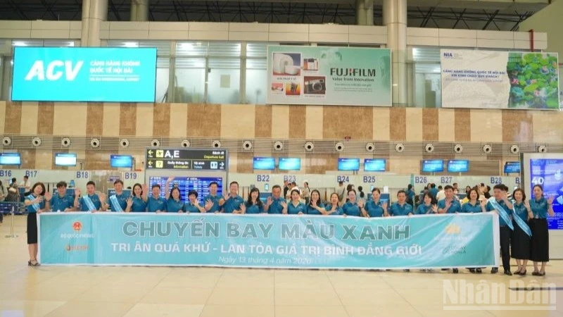 Vietnam Airlines Tổ Chức 'Chuyến Bay Màu Xanh' Tri Ân Ngày Giải Phóng Miền Nam