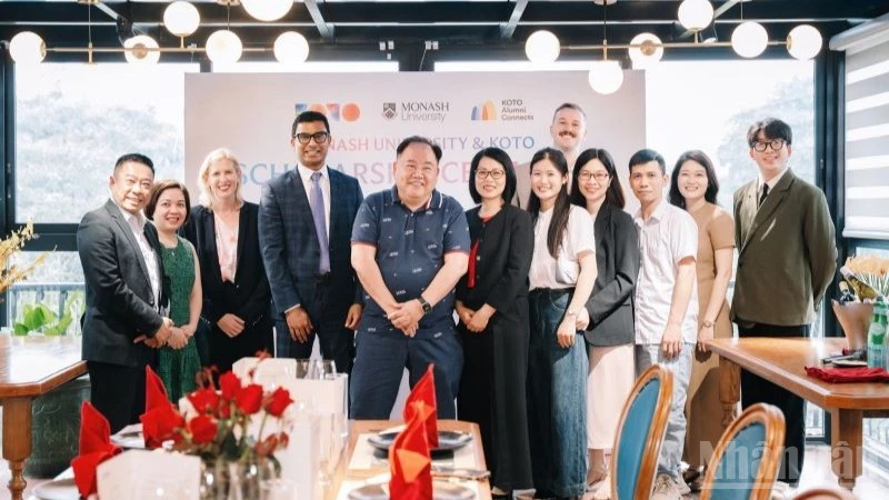 Đại học Monash và KOTO trao học bổng toàn phần, mở cánh cửa đại học cho thanh niên khó khăn