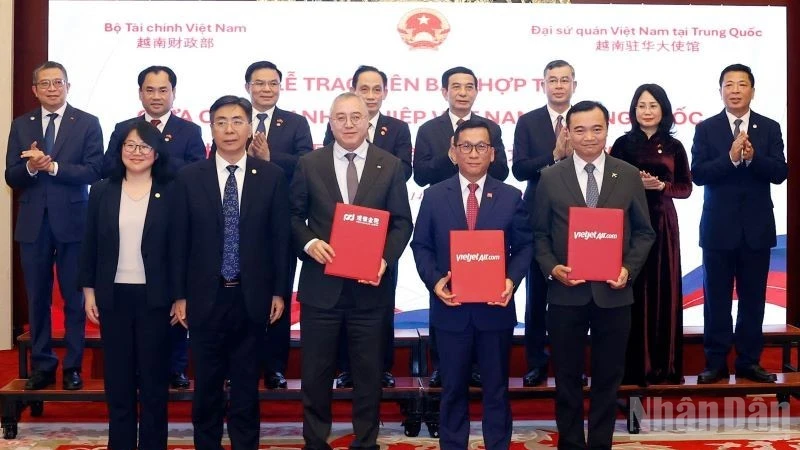 Vietjet Ký Thỏa Thuận Tài Trợ 10 Tàu Bay Comac C909 Tại Trung Quốc