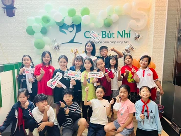 Các em nhỏ tại Câu lạc bộ Cây Bút Nhí.
