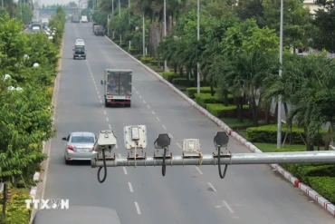Các camera và máy đo tốc độ được gắn tại các trục đường, giao lộ. (Ảnh: TTXVN)