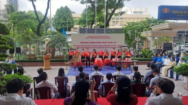 Chương trình văn nghệ đặc biệt chào mừng Quốc khánh do Câu lạc bộ Văn nghệ nhân văn thực hiện.