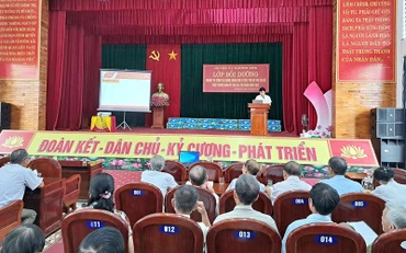 Buổi tập huấn công tác Ðảng do Huyện ủy Hương Sơn tổ chức dành cho bí thư, phó bí thư chi bộ trực thuộc các đảng ủy xã, thị trấn năm 2022. (Ảnh: NGÔ TUẤN)