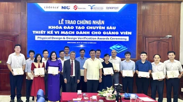 Công ty cổ phần Giáo dục quốc tế Sun Edu trao giấy chứng nhận hoàn thành Khóa đào tạo chuyên sâu thiết kế vi mạch cho 23 giảng viên của Trường đại học Thủ Dầu Một.